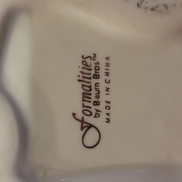 Formalities By Baun Bros Beautiful White Pink Roses Ivy Cat Statue Sleep… - Picture 6 of 12